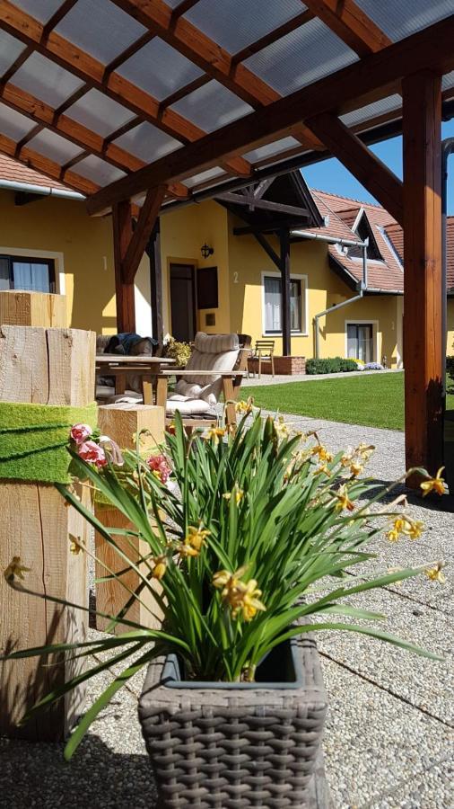 Bed and Breakfast Huber Panzió Fertőrákos Exterior foto