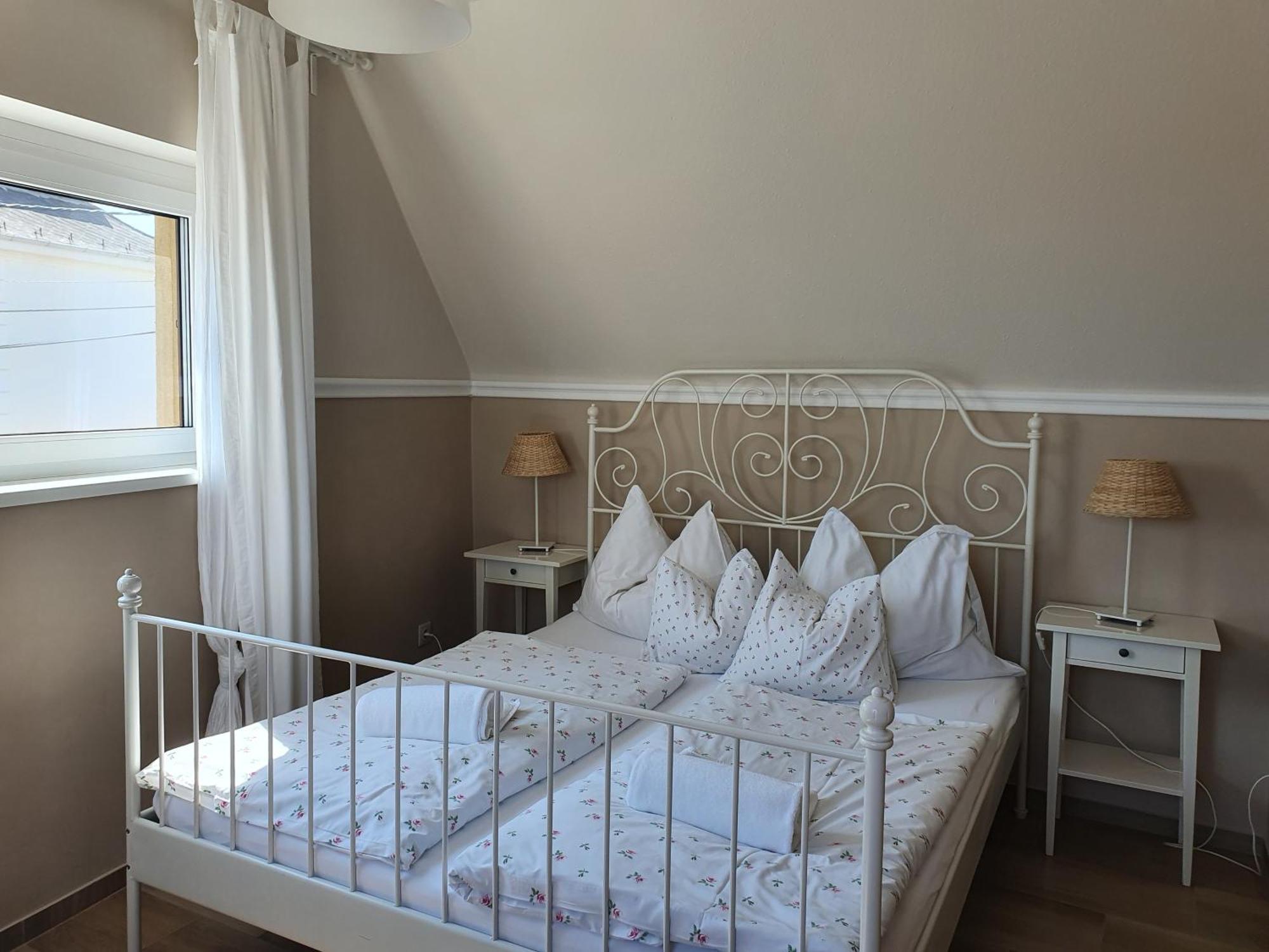 Bed and Breakfast Huber Panzió Fertőrákos Exterior foto